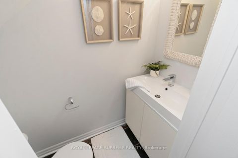 Photo 10 at 37 - 6 Wellesley Place, North St. James Town, Toronto
