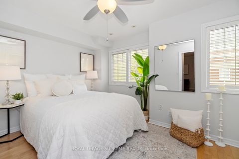 Photo 16 at 37 - 6 Wellesley Place, North St. James Town, Toronto