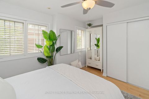 Photo 17 at 37 - 6 Wellesley Place, North St. James Town, Toronto