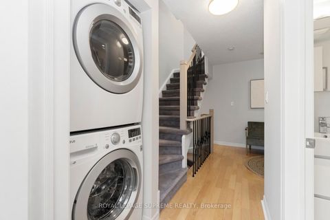 Photo 18 at 37 - 6 Wellesley Place, North St. James Town, Toronto