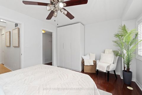 Photo 22 at 37 - 6 Wellesley Place, North St. James Town, Toronto