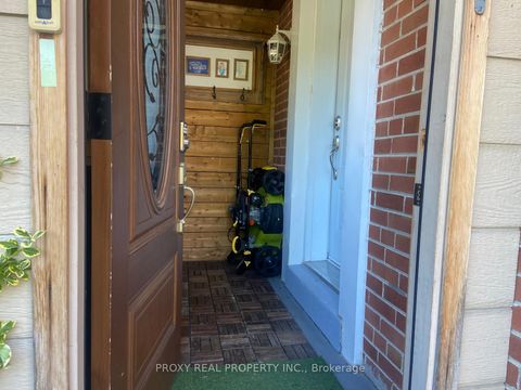 Photo 1 at 39 Winston Park Boulevard, CFB, Toronto