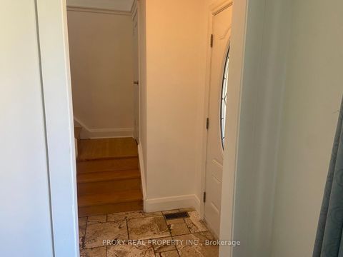 Photo 2 at 39 Winston Park Boulevard, CFB, Toronto