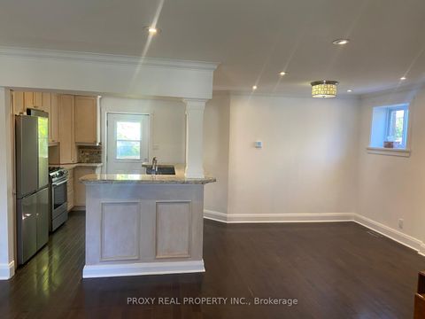 Photo 3 at 39 Winston Park Boulevard, CFB, Toronto