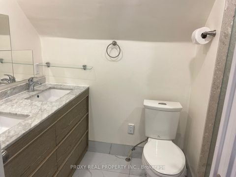 Photo 8 at 39 Winston Park Boulevard, CFB, Toronto