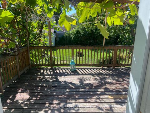 Photo 11 at 39 Winston Park Boulevard, CFB, Toronto