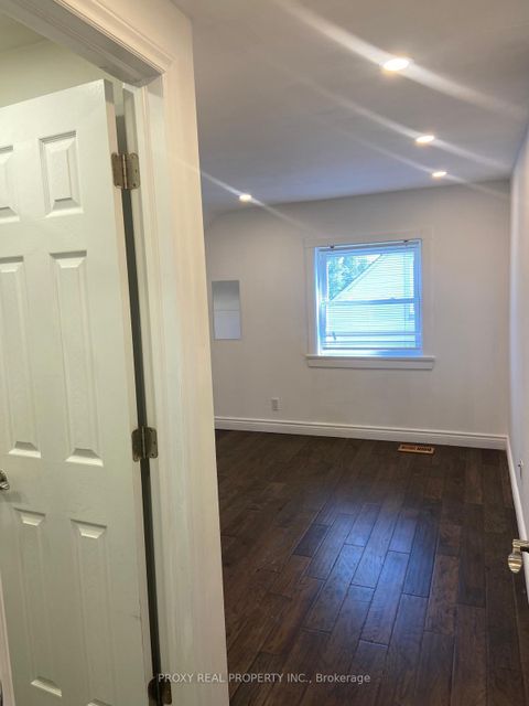 Photo 14 at 39 Winston Park Boulevard, CFB, Toronto