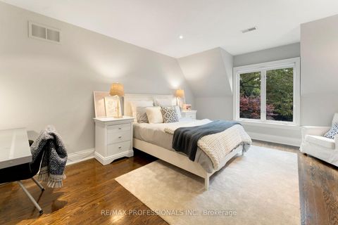 Photo 31 at 40 Edgehill Road, Humber Valley, Toronto