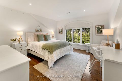 Photo 32 at 40 Edgehill Road, Humber Valley, Toronto