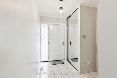 Photo 2 at 29 - 15 Huntingwood Drive, L'Amoreaux, Toronto