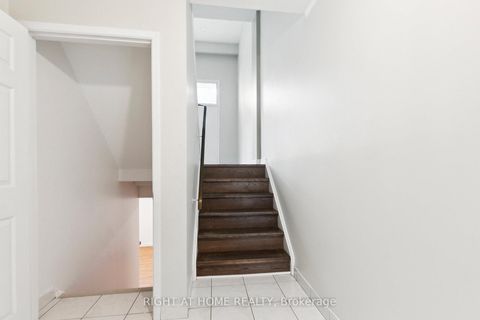Photo 3 at 29 - 15 Huntingwood Drive, L'Amoreaux, Toronto