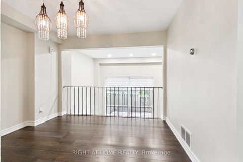 Photo 12 at 29 - 15 Huntingwood Drive, L'Amoreaux, Toronto