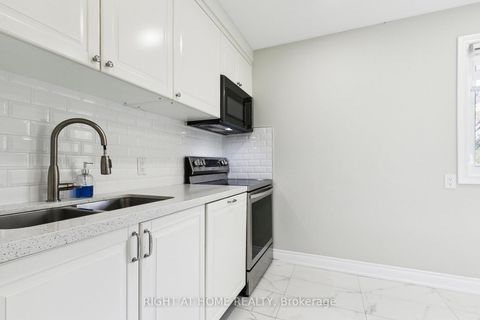 Photo 13 at 29 - 15 Huntingwood Drive, L'Amoreaux, Toronto