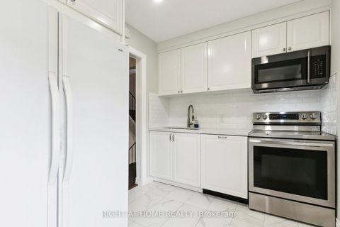 Photo 15 at 29 - 15 Huntingwood Drive, L'Amoreaux, Toronto