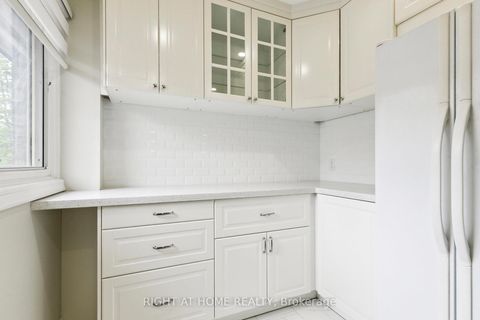 Photo 16 at 29 - 15 Huntingwood Drive, L'Amoreaux, Toronto