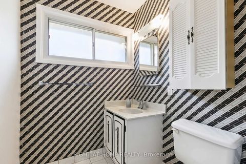 Photo 17 at 29 - 15 Huntingwood Drive, L'Amoreaux, Toronto