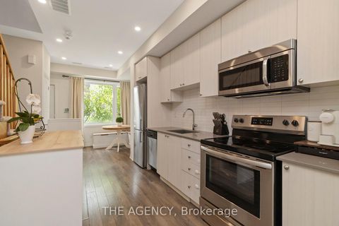 Photo 10 at 19 Thomas Mulholland Drive, CFB, Toronto