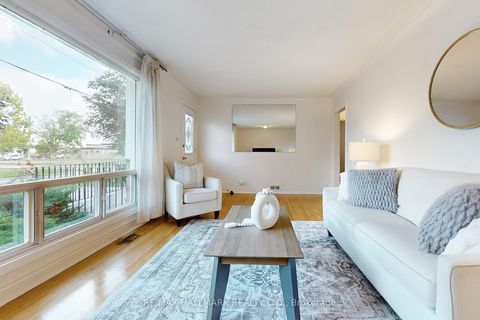 Photo 1 at 6 Gradwell Drive, Cliffcrest, Toronto