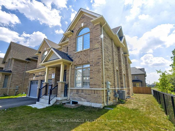 Photo 2 at 8 Jenwood Crescent, Wellington North, Brampton