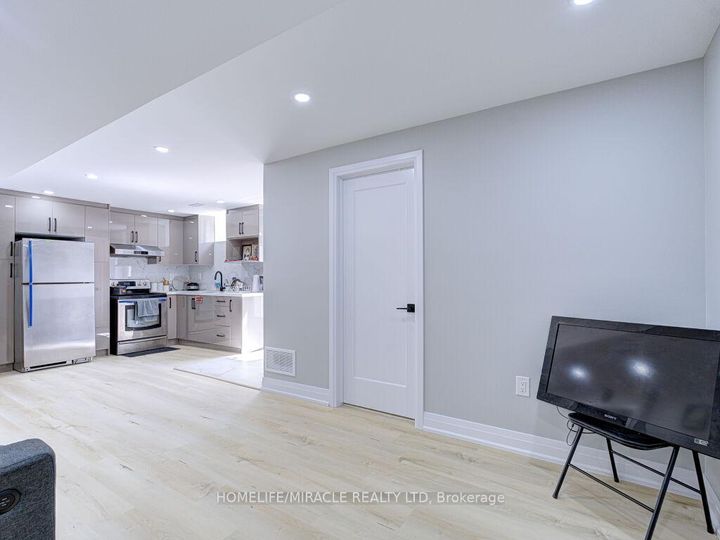 Photo 33 at 8 Jenwood Crescent, Wellington North, Brampton
