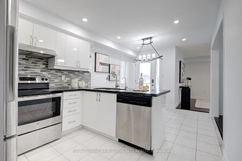 Photo 3 at 2 Bestview Crescent, Rural Vaughan, Vaughan Photo 3 at 2 Bestview Crescent, Rural Vaughan, Vaughan