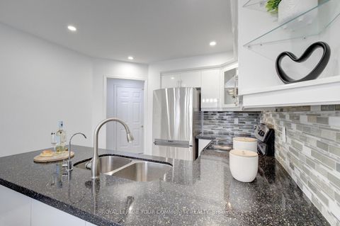 Photo 6 at 2 Bestview Crescent, Rural Vaughan, Vaughan Photo 6 at 2 Bestview Crescent, Rural Vaughan, Vaughan