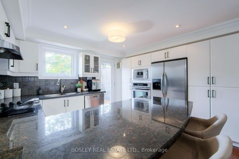Photo 4 at 188 McCaul Street, Chinatown, Toronto