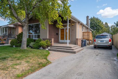 Photo 1 at 7 Wagner Drive, West Hill, Toronto