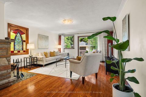 Photo 10 at 38 Warren Crescent, Lambton Baby Point, Toronto