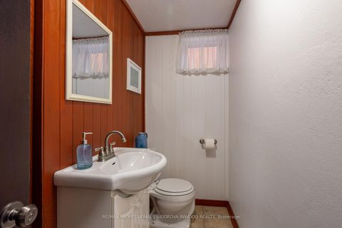 Photo 31 at 38 Warren Crescent, Lambton Baby Point, Toronto
