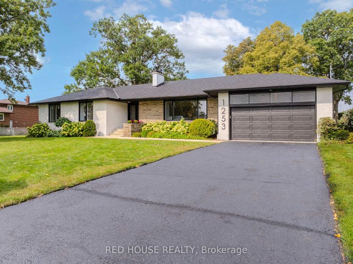 Photo 2 at 1253 Melton Drive, Lakeview, Mississauga