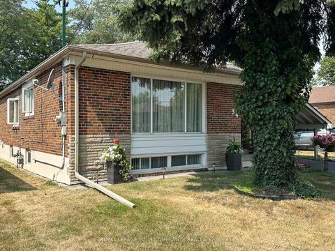 Photo 4 at 34 Droxford Avenue, Maryvale, Toronto