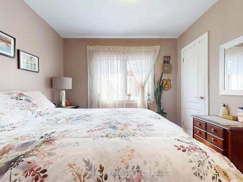 Photo 19 at 34 Droxford Avenue, Maryvale, Toronto