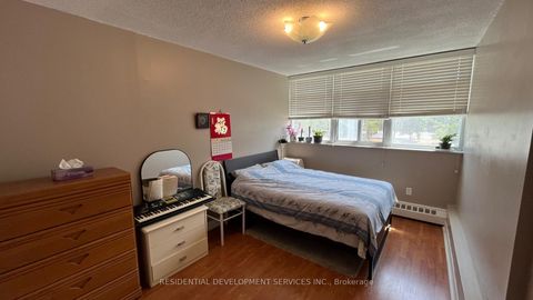 Photo 14 at 201 - 2050 Bridletowne Circle, L'Amoreaux, Toronto