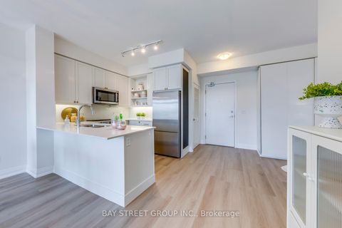 Photo 9 at 404 - 65 Oneida Crescent, Langstaff, Richmond Hill