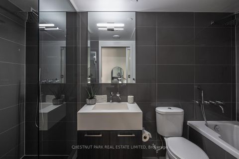 Photo 16 at 1014 - 560 King Street W, Waterfront Communities C1, Toronto