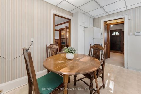 Photo 17 at 6 Princeton Road, Kingsway South, Toronto