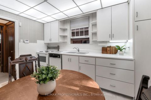 Photo 18 at 6 Princeton Road, Kingsway South, Toronto