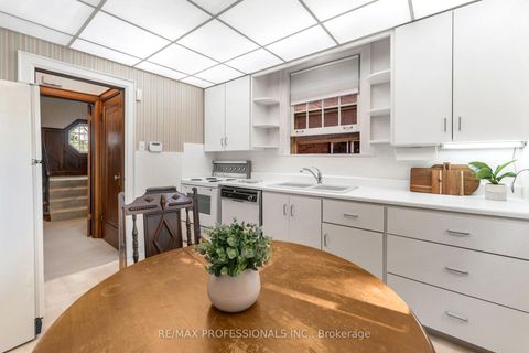 Photo 19 at 6 Princeton Road, Kingsway South, Toronto