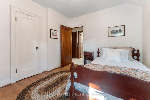 Photo 26 at 6 Princeton Road, Kingsway South, Toronto