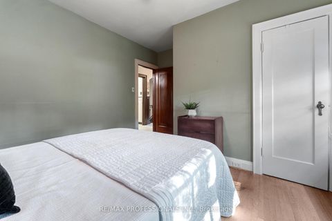 Photo 32 at 6 Princeton Road, Kingsway South, Toronto