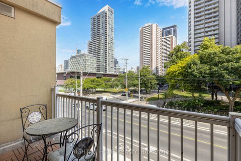 Photo 11 at 205 - 205 Wellesley Street E, South St. James Town, Toronto
