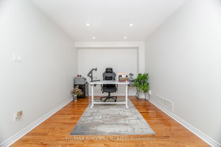 Photo 8 at 3570 Southwick Street, Churchill Meadows, Mississauga