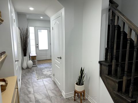 Photo 2 at 72 Ayers Crescent, Birchmount, Toronto