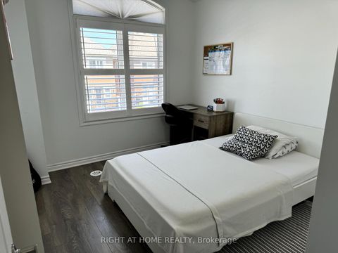 Photo 5 at 72 Ayers Crescent, Birchmount, Toronto