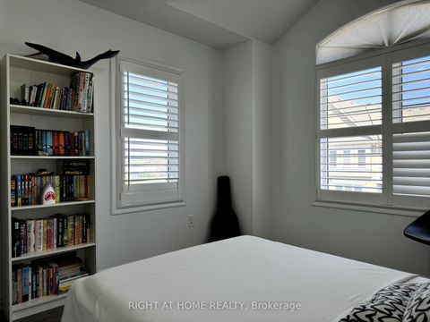 Photo 7 at 72 Ayers Crescent, Birchmount, Toronto