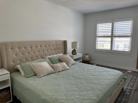 Photo 9 at 72 Ayers Crescent, Birchmount, Toronto