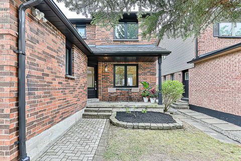 Photo 2 at 35 Buchanan Crescent, Aurora Village, Aurora