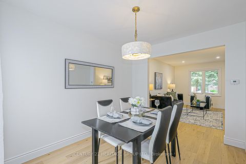 Photo 8 at 35 Buchanan Crescent, Aurora Village, Aurora