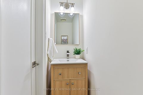 Photo 18 at 35 Buchanan Crescent, Aurora Village, Aurora